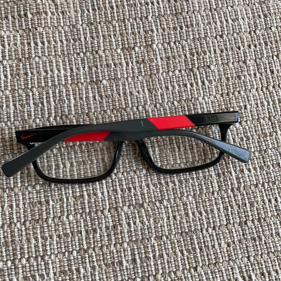 Nike - Picture 8 of 16